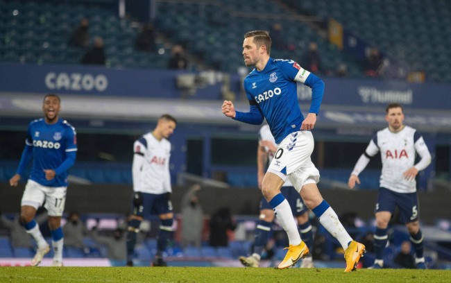 互不相让 互不相让